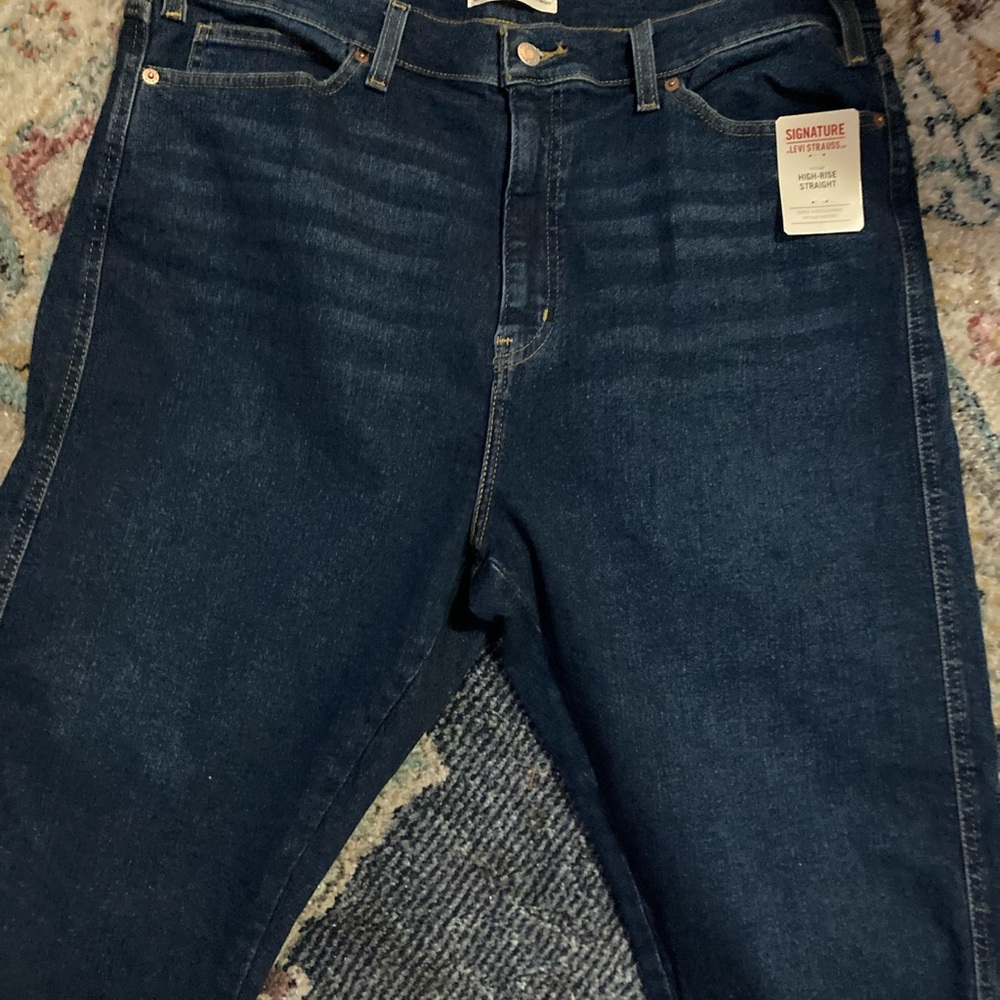 Size 20 w35. Signature Levi Strauss jeans